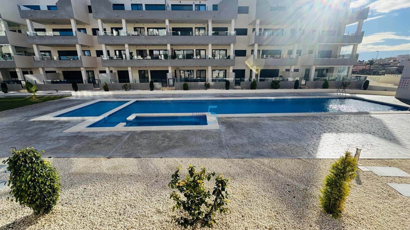 Apartamento de 3 habitaciones en Villamartin en venta con piscina garaje - 360.000 € (Ref: 9542781)