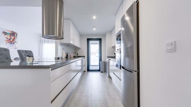 Apartamento de 3 habitaciones en Villamartin, Orihuela en venta con piscina garaje - 350.000 € (Ref: 9542781)