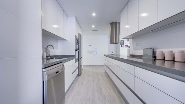 Apartamento de 3 habitaciones en Villamartin, Orihuela en venta con piscina garaje - 350.000 € (Ref: 9542781)