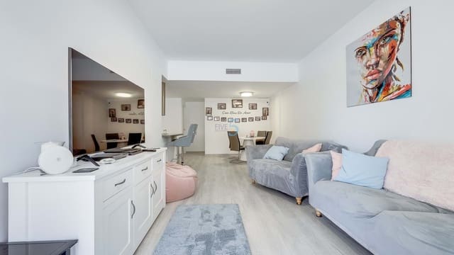 Apartamento de 3 habitaciones en Villamartin, Orihuela en venta con piscina garaje - 350.000 € (Ref: 9542781)