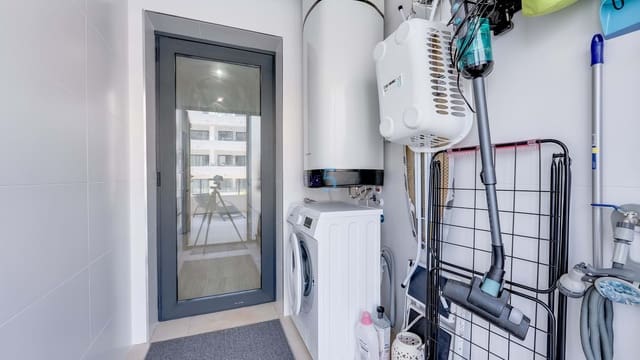 Apartamento de 3 habitaciones en Villamartin, Orihuela en venta con piscina garaje - 350.000 € (Ref: 9542781)