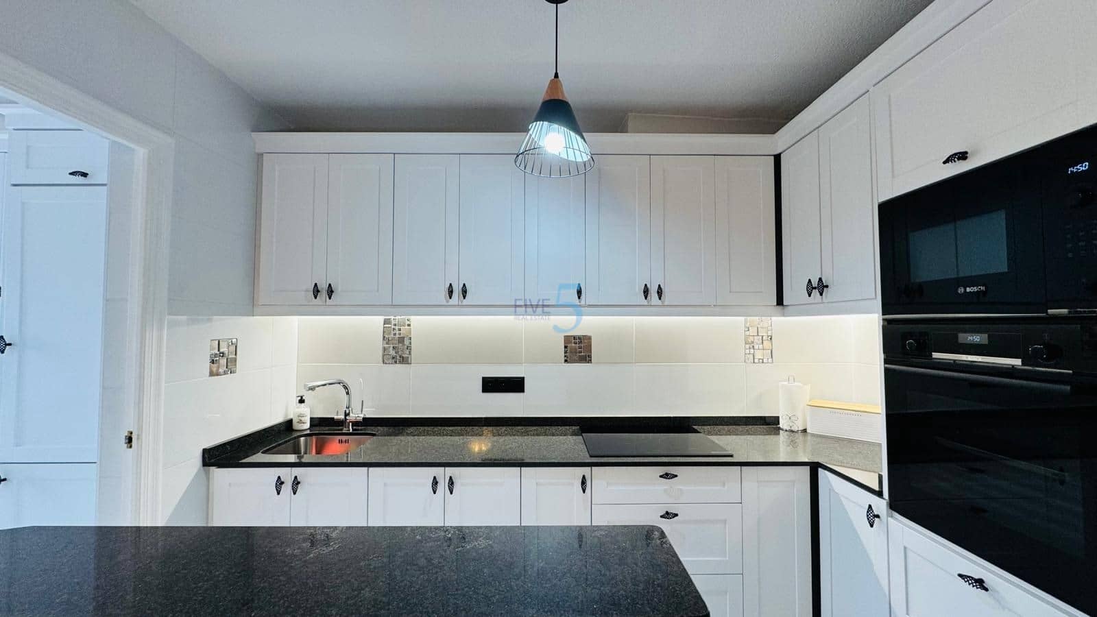 Casa de 3 habitaciones en Villamartin en venta con piscina - 299.900 € (Ref: 9542782)