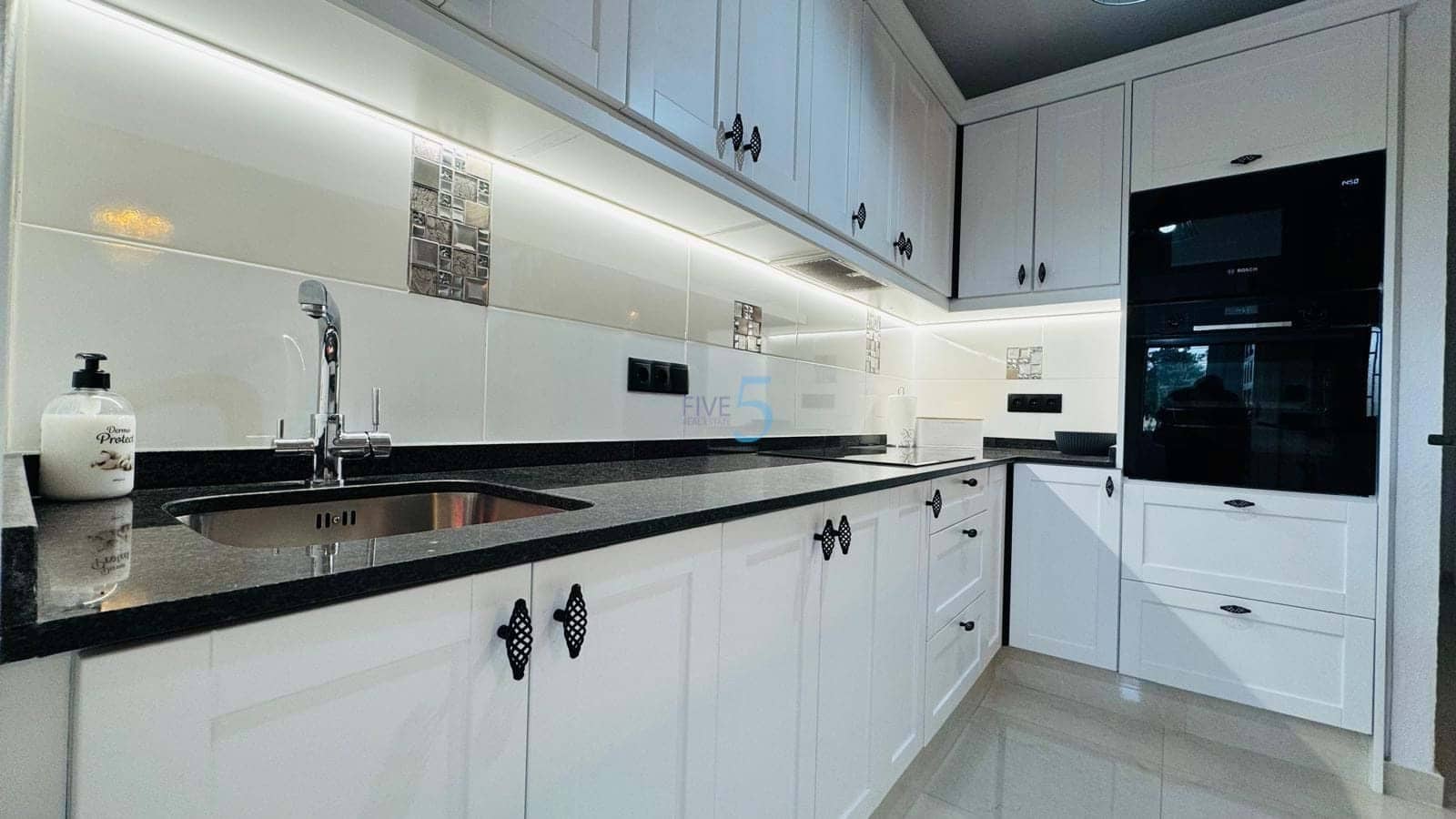 Casa de 3 habitaciones en Villamartin en venta con piscina - 299.900 € (Ref: 9542782)