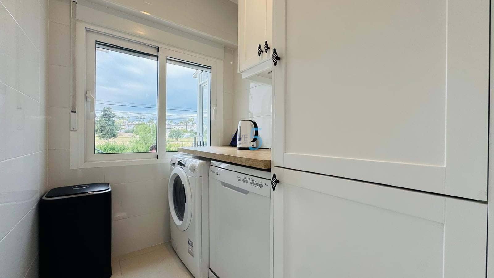 Casa de 3 habitaciones en Villamartin en venta con piscina - 299.900 € (Ref: 9542782)