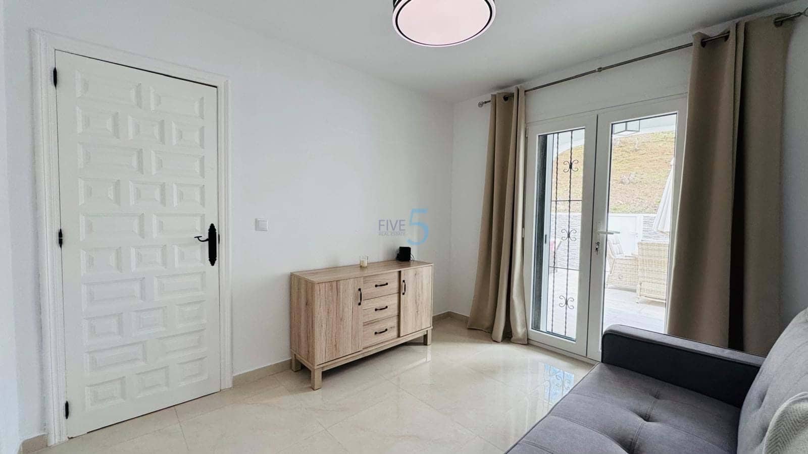 Casa de 3 habitaciones en Villamartin en venta con piscina - 299.900 € (Ref: 9542782)