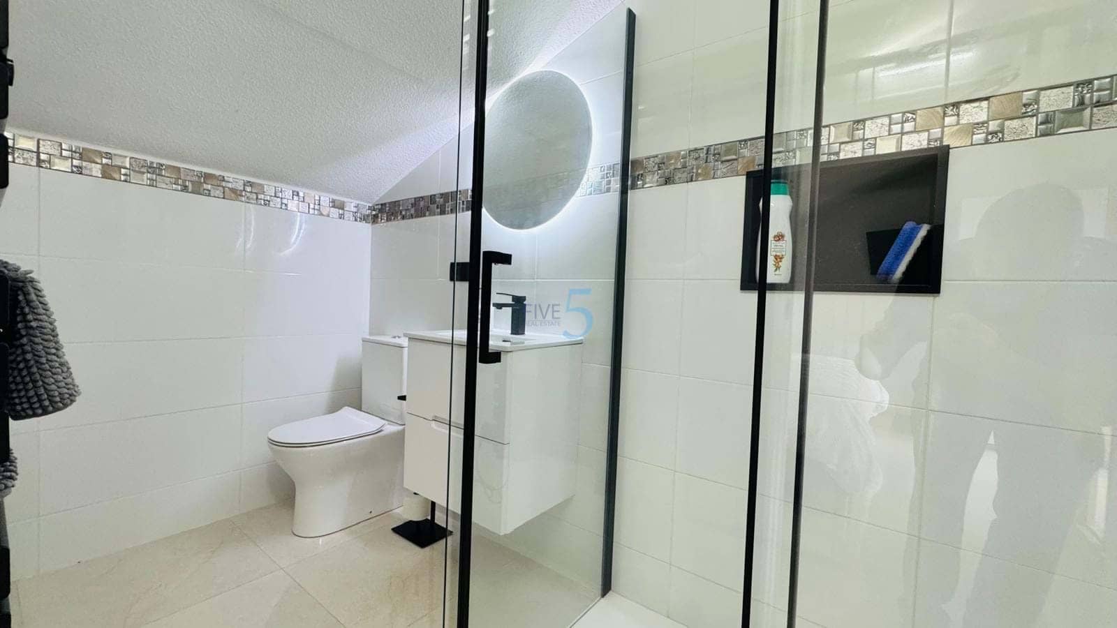 Casa de 3 habitaciones en Villamartin en venta con piscina - 299.900 € (Ref: 9542782)