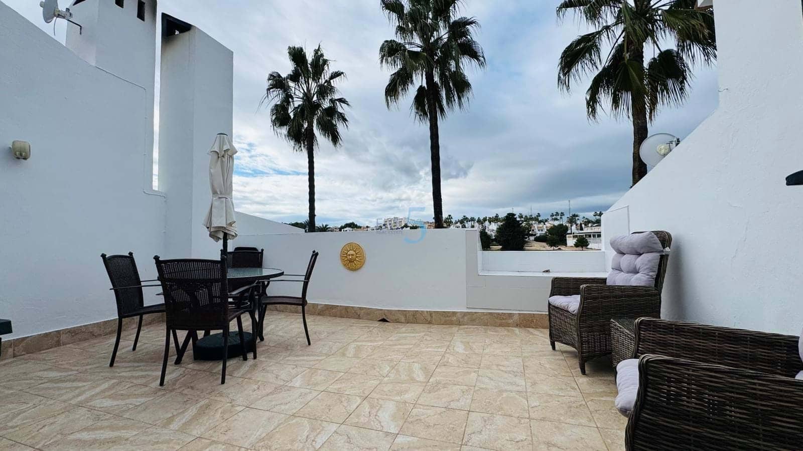 Casa de 3 habitaciones en Villamartin en venta con piscina - 299.900 € (Ref: 9542782)