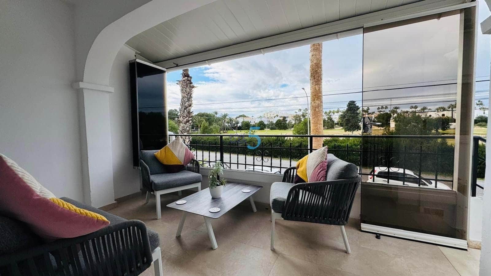 Casa de 3 habitaciones en Villamartin en venta con piscina - 299.900 € (Ref: 9542782)