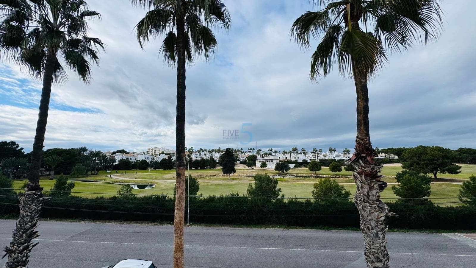 Casa de 3 habitaciones en Villamartin en venta con piscina - 299.900 € (Ref: 9542782)