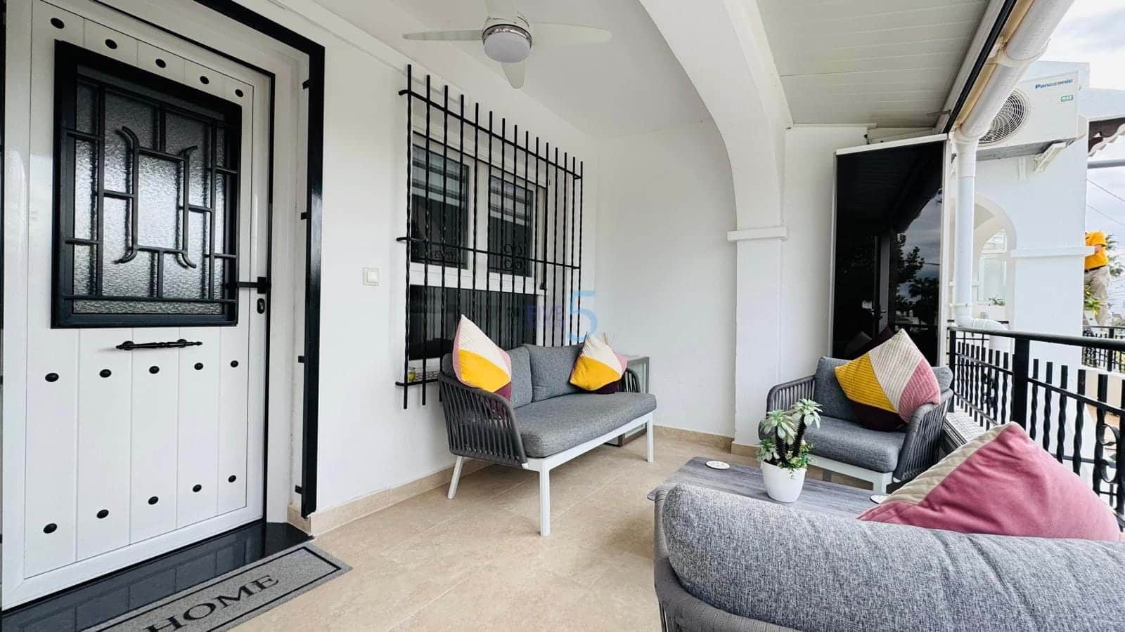 Casa de 3 habitaciones en Villamartin en venta con piscina - 299.900 € (Ref: 9542782)