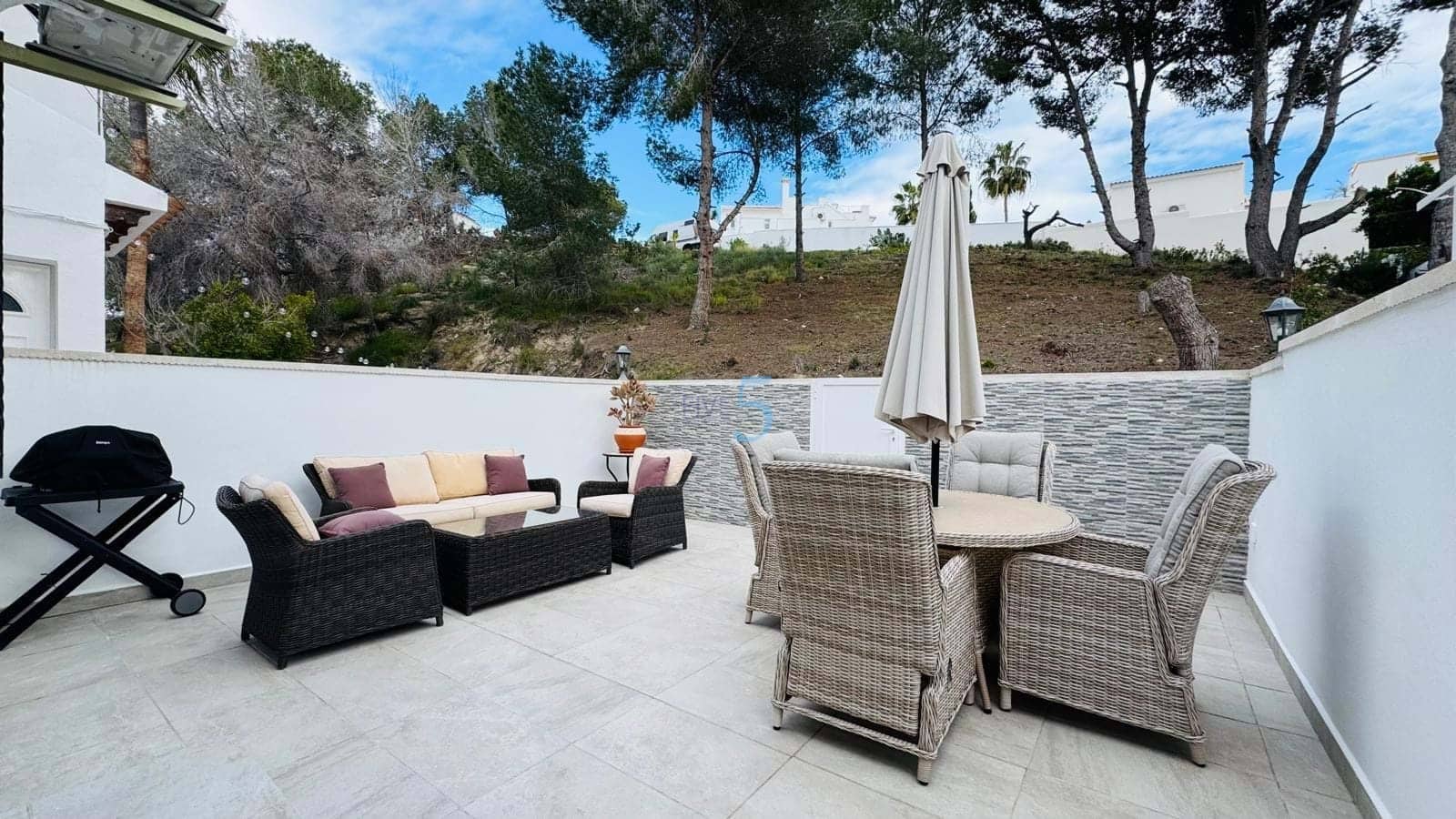 Casa de 3 habitaciones en Villamartin en venta con piscina - 299.900 € (Ref: 9542782)