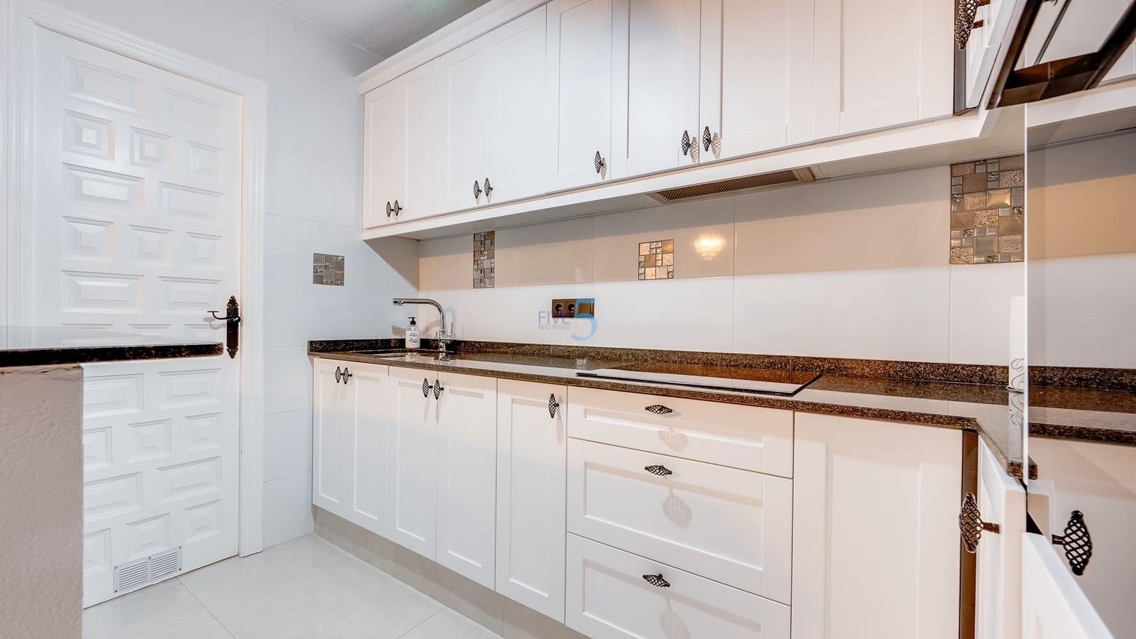 3 bedroom Townhouse for sale in Villamartin with pool - € 299,900 (Ref: 9542782)