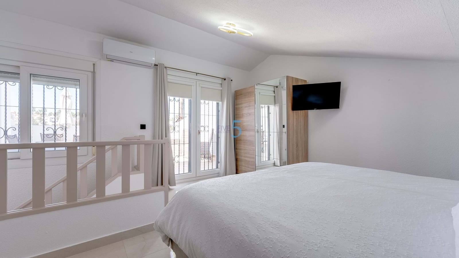 3 bedroom Townhouse for sale in Villamartin with pool - € 299,900 (Ref: 9542782)