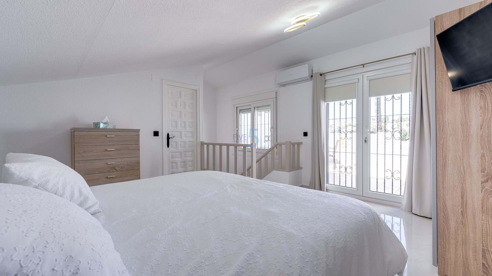 3 bedroom Townhouse for sale in Villamartin with pool - € 299,900 (Ref: 9542782)