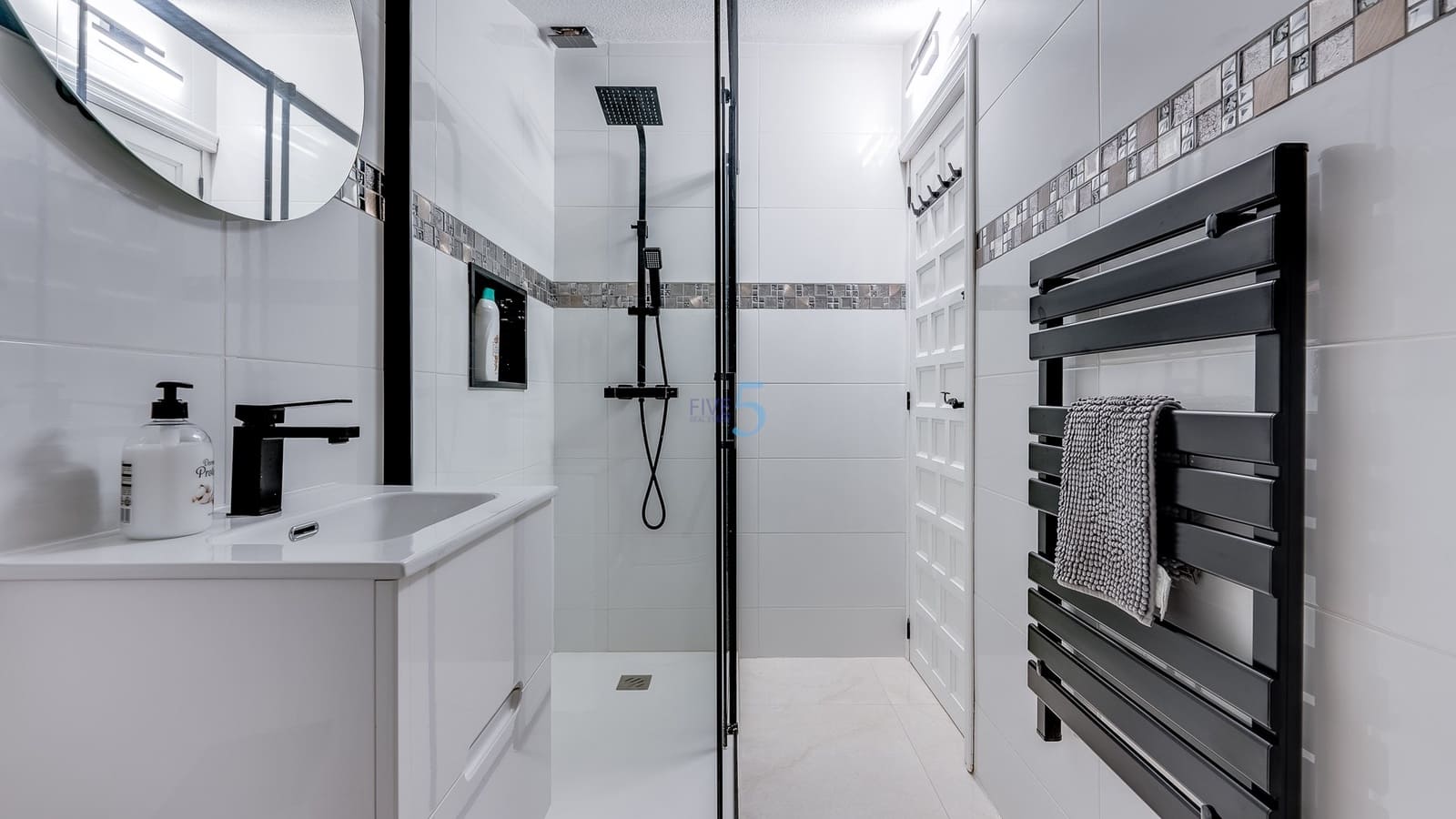 3 bedroom Townhouse for sale in Villamartin with pool - € 299,900 (Ref: 9542782)