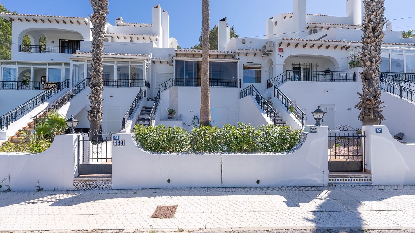 3 bedroom Townhouse for sale in Villamartin with pool - € 299,900 (Ref: 9542782)