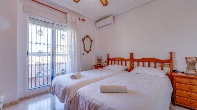 2 makuuhuone Omakotitalo myytävänä paikassa La Zenia, Orihuela mukana uima-altaan - 245 000 € (Ref: 9553189)