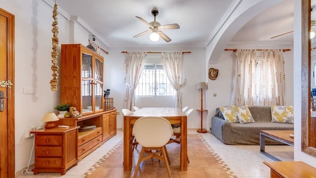 2 makuuhuone Omakotitalo myytävänä paikassa La Zenia, Orihuela mukana uima-altaan - 245 000 € (Ref: 9553189)