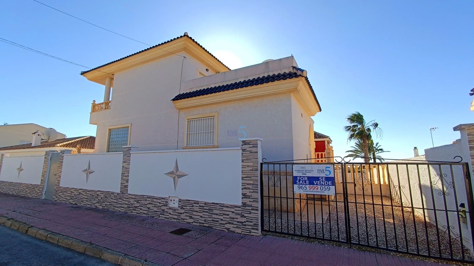 5 soveværelse Villa til salg i Ciudad Quesada med swimmingpool - € 499.995 (Ref: 9563786)