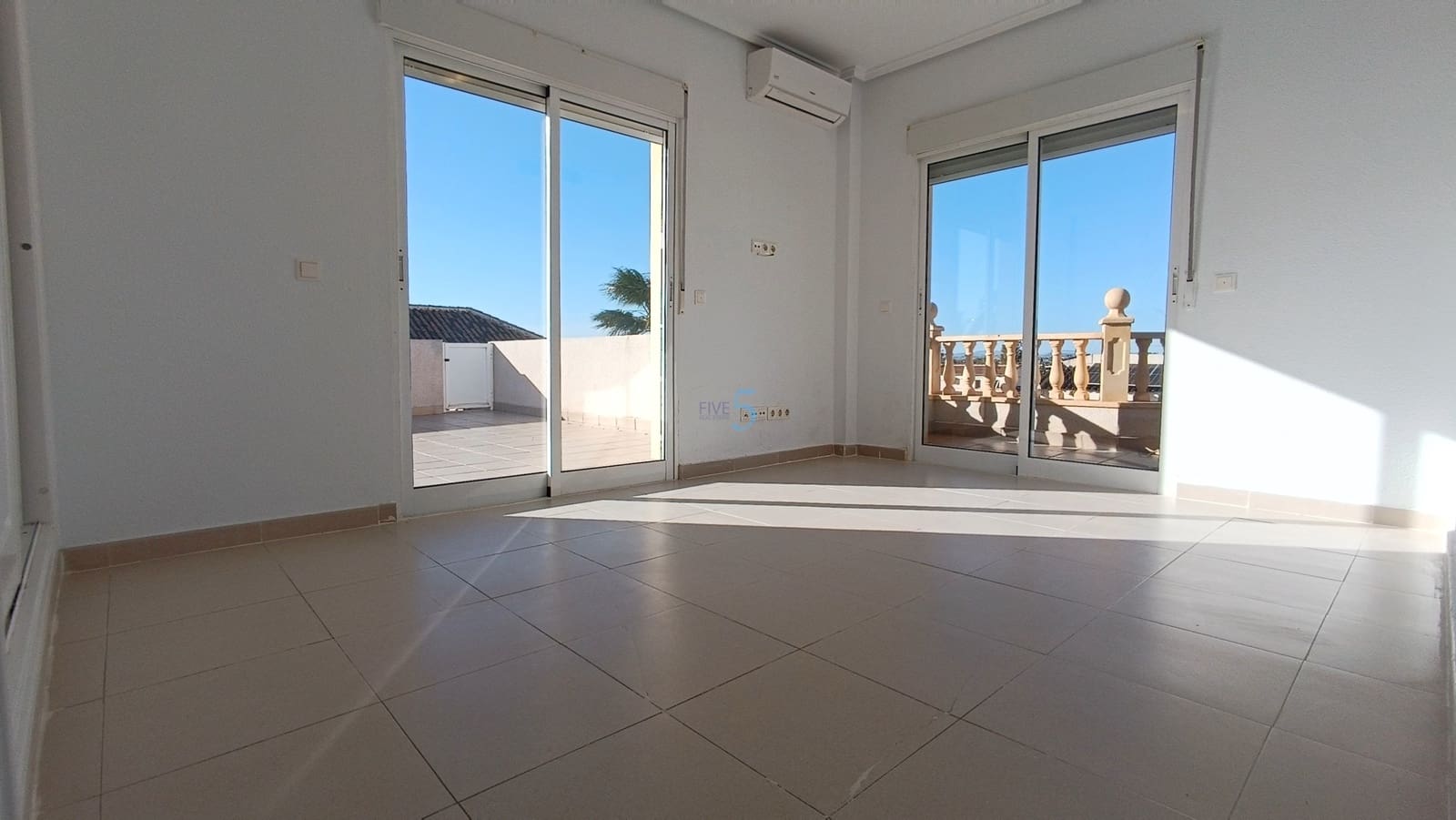 5 soveværelse Villa til salg i Ciudad Quesada med swimmingpool - € 499.995 (Ref: 9563786)