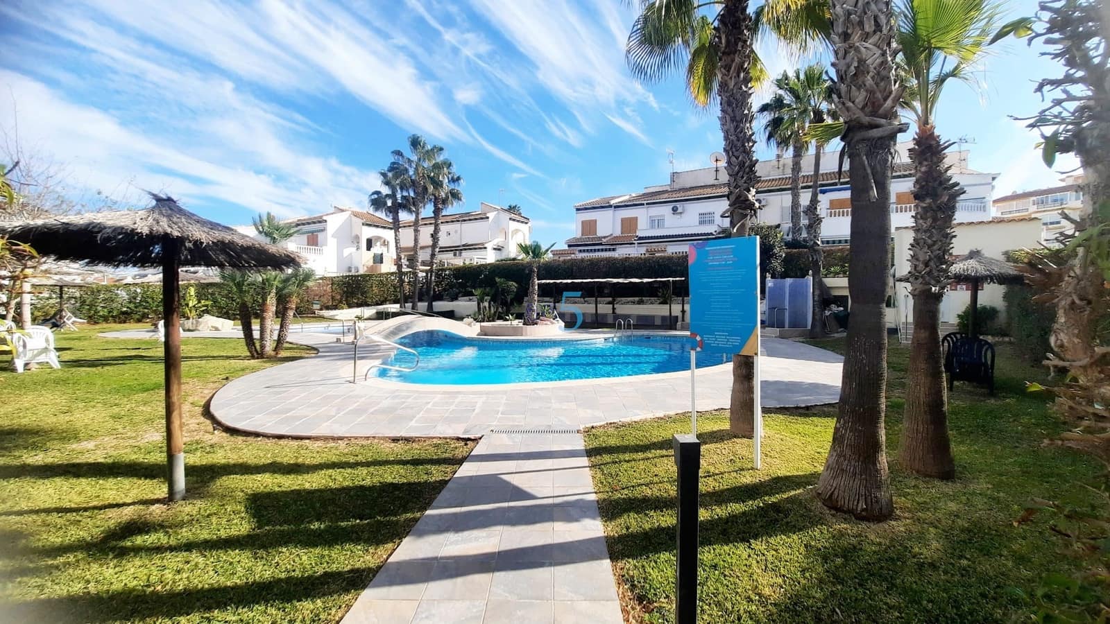 Studio for sale in La Mata with pool - € 118,000 (Ref: 9569269)