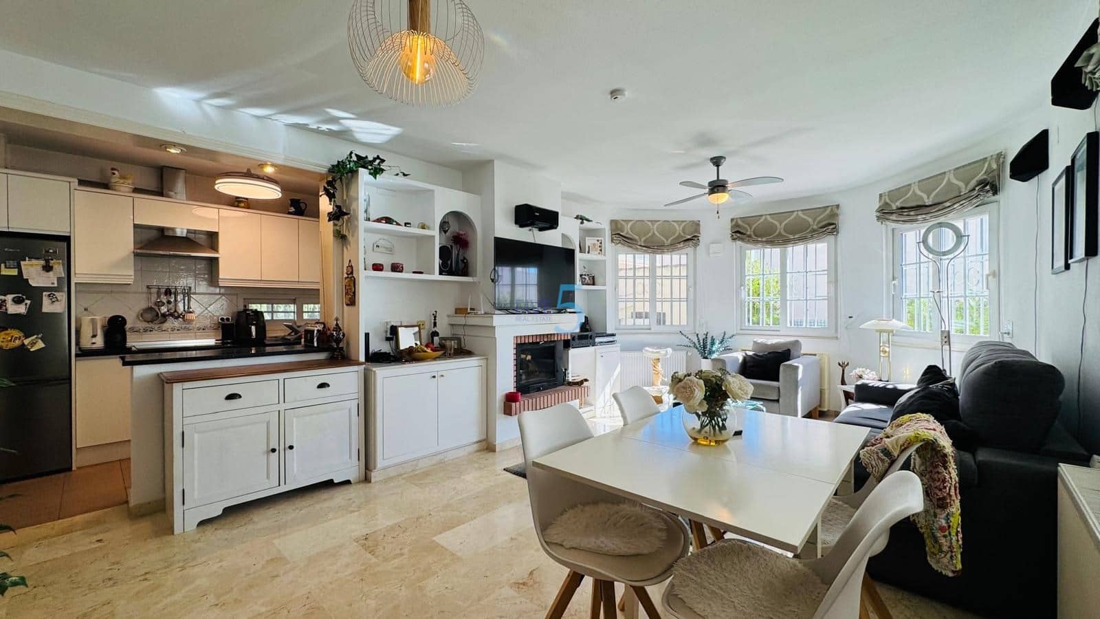 3 makuuhuone Huvila myytävänä paikassa Playa Flamenca mukana uima-altaan 
autotalli - 359 900 € (Ref: 9570345)