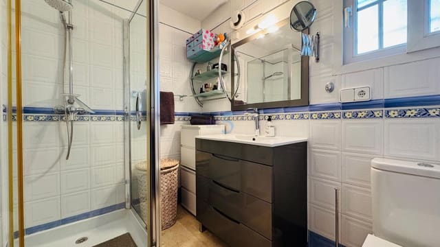 3 makuuhuone Huvila myytävänä paikassa Playa Flamenca, Orihuela mukana uima-altaan 
autotalli - 359 900 € (Ref: 9570345)