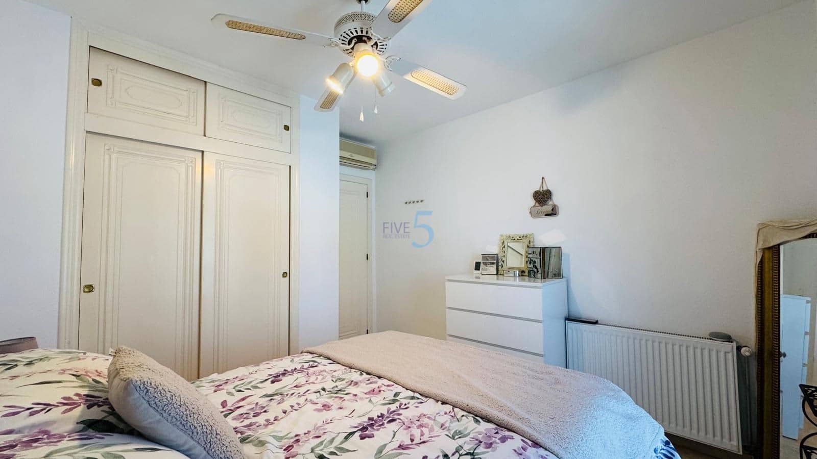 3 makuuhuone Huvila myytävänä paikassa Playa Flamenca mukana uima-altaan 
autotalli - 359 900 € (Ref: 9570345)