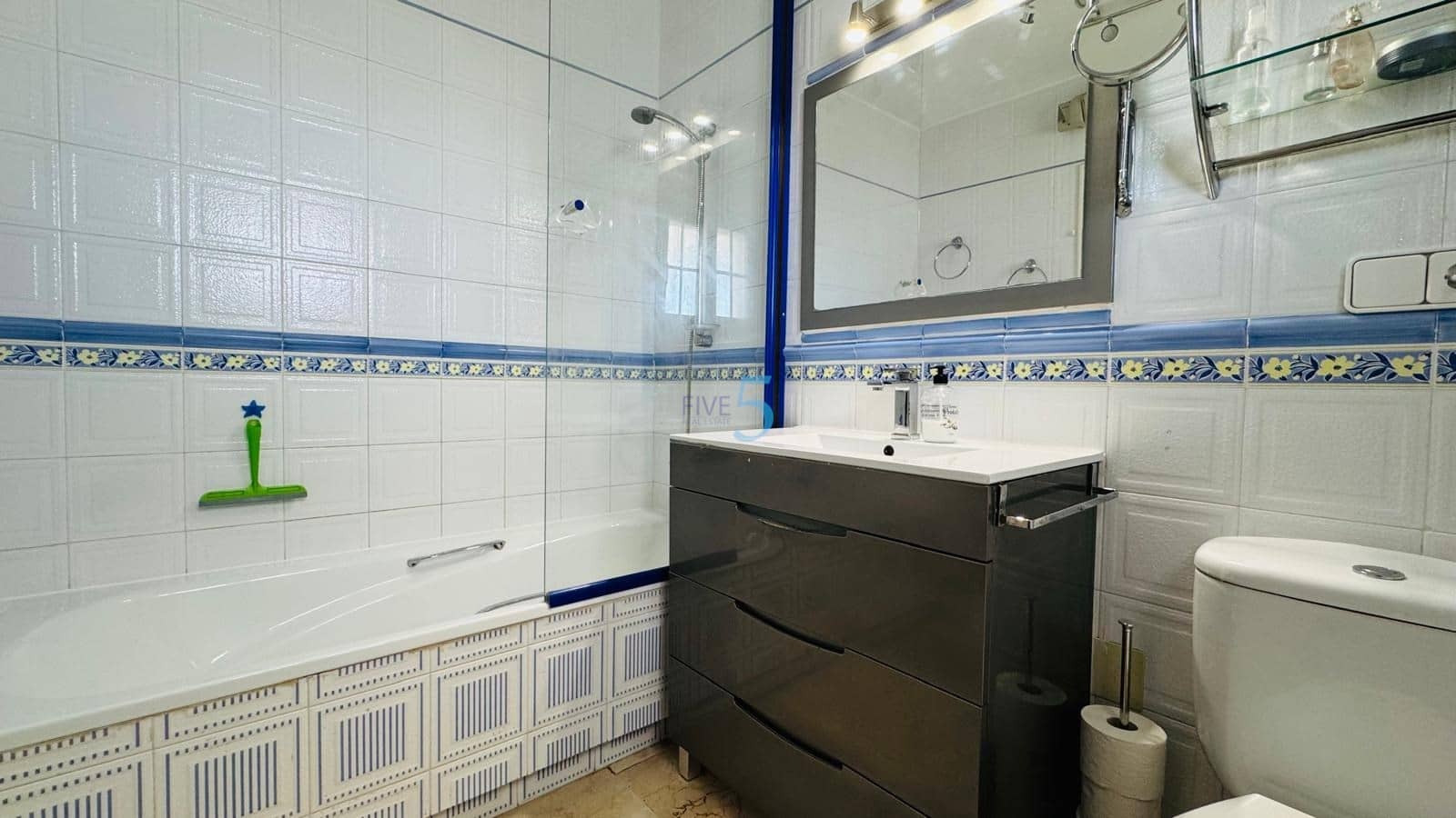 3 makuuhuone Huvila myytävänä paikassa Playa Flamenca mukana uima-altaan 
autotalli - 359 900 € (Ref: 9570345)