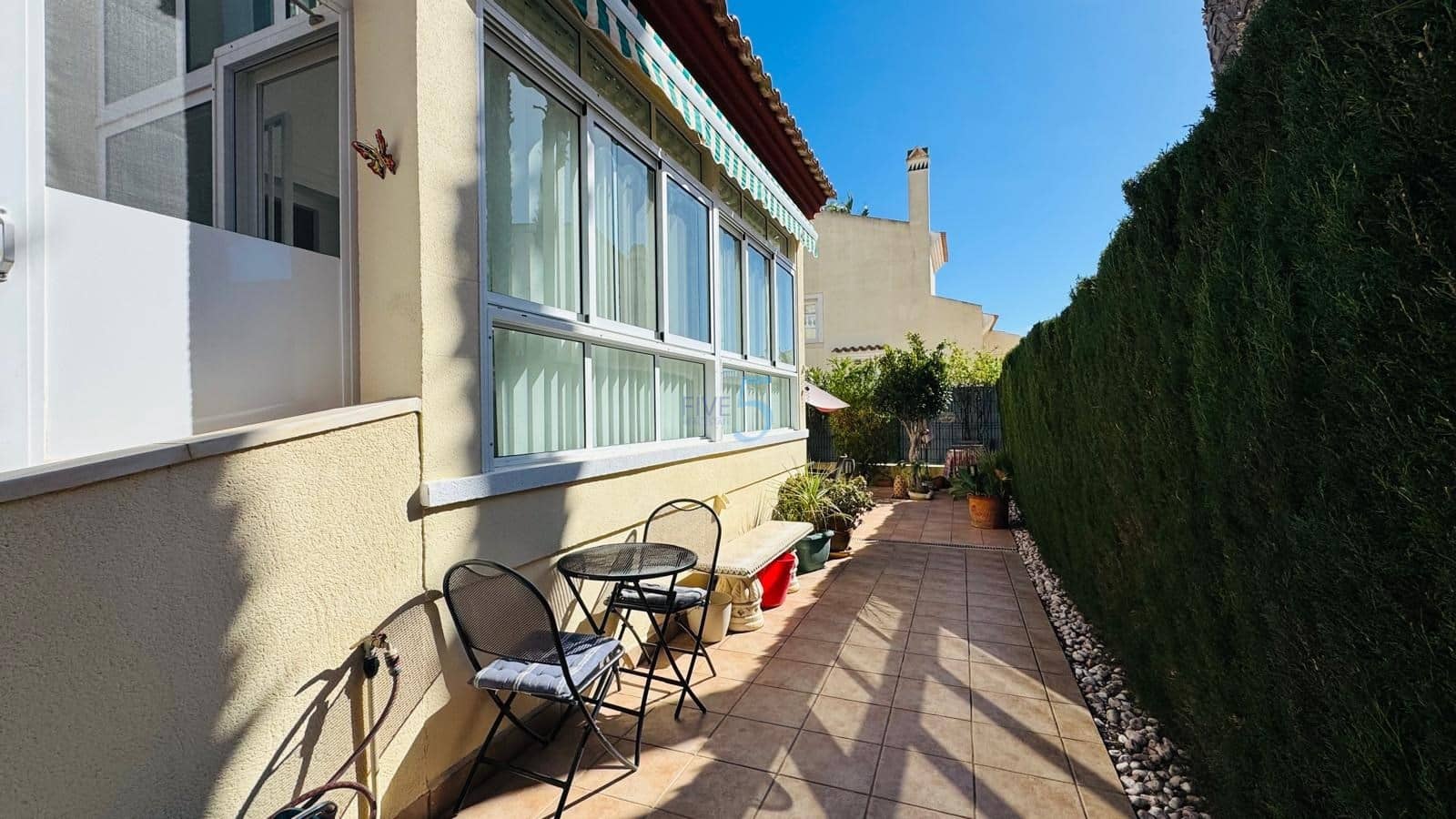 3 makuuhuone Huvila myytävänä paikassa Playa Flamenca mukana uima-altaan 
autotalli - 359 900 € (Ref: 9570345)