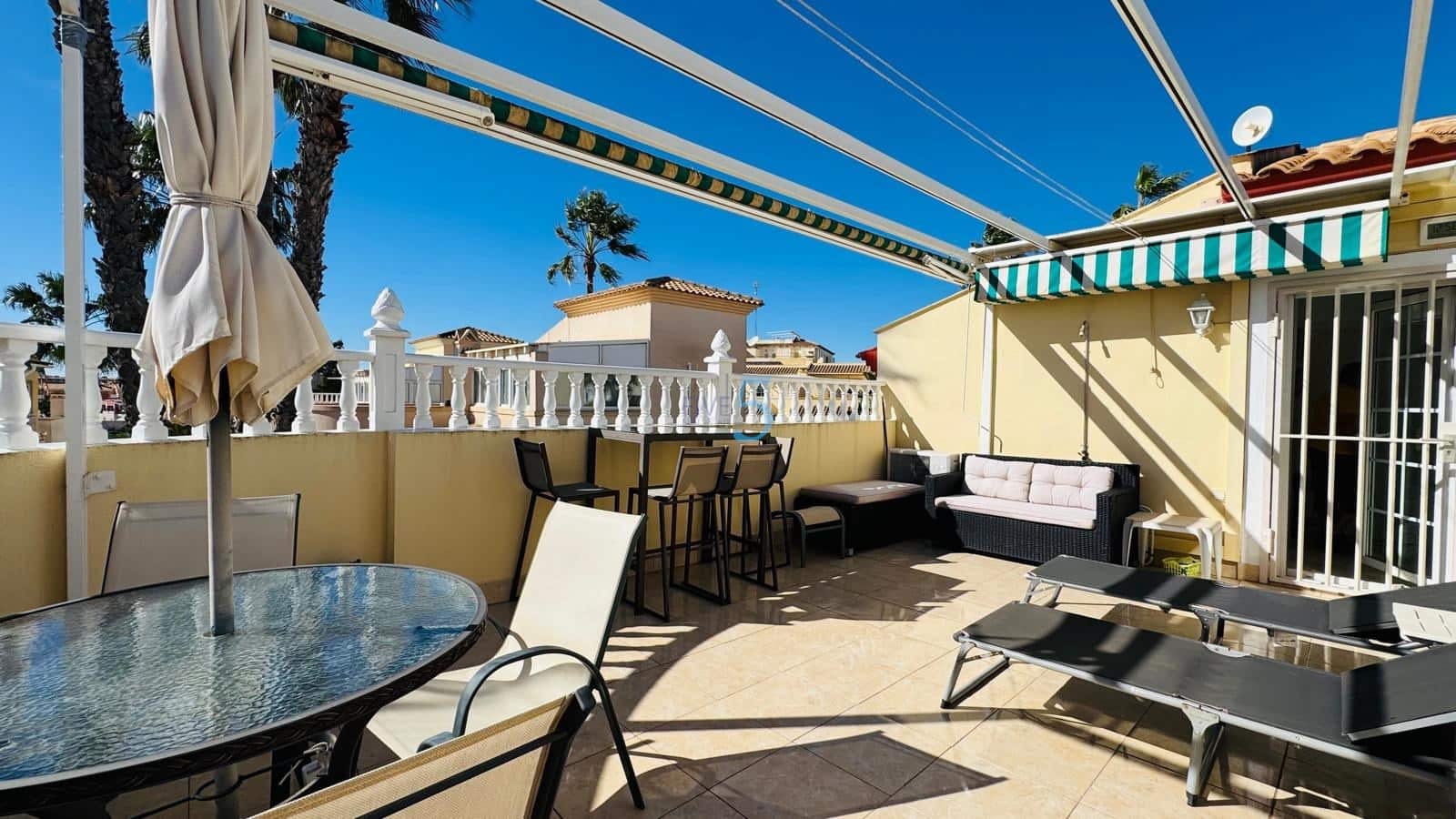 3 makuuhuone Huvila myytävänä paikassa Playa Flamenca mukana uima-altaan 
autotalli - 359 900 € (Ref: 9570345)