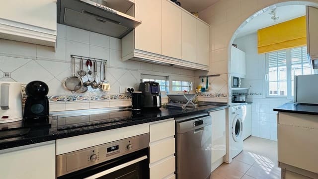 3 makuuhuone Huvila myytävänä paikassa Playa Flamenca, Orihuela mukana uima-altaan 
autotalli - 359 900 € (Ref: 9570345)