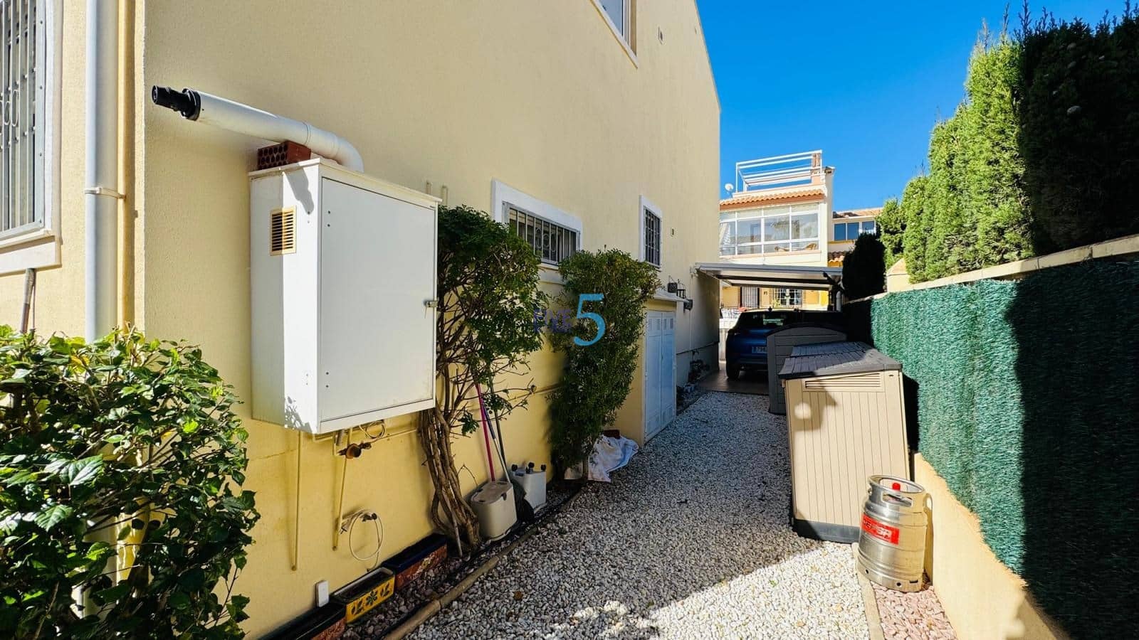 3 makuuhuone Huvila myytävänä paikassa Playa Flamenca mukana uima-altaan 
autotalli - 359 900 € (Ref: 9570345)