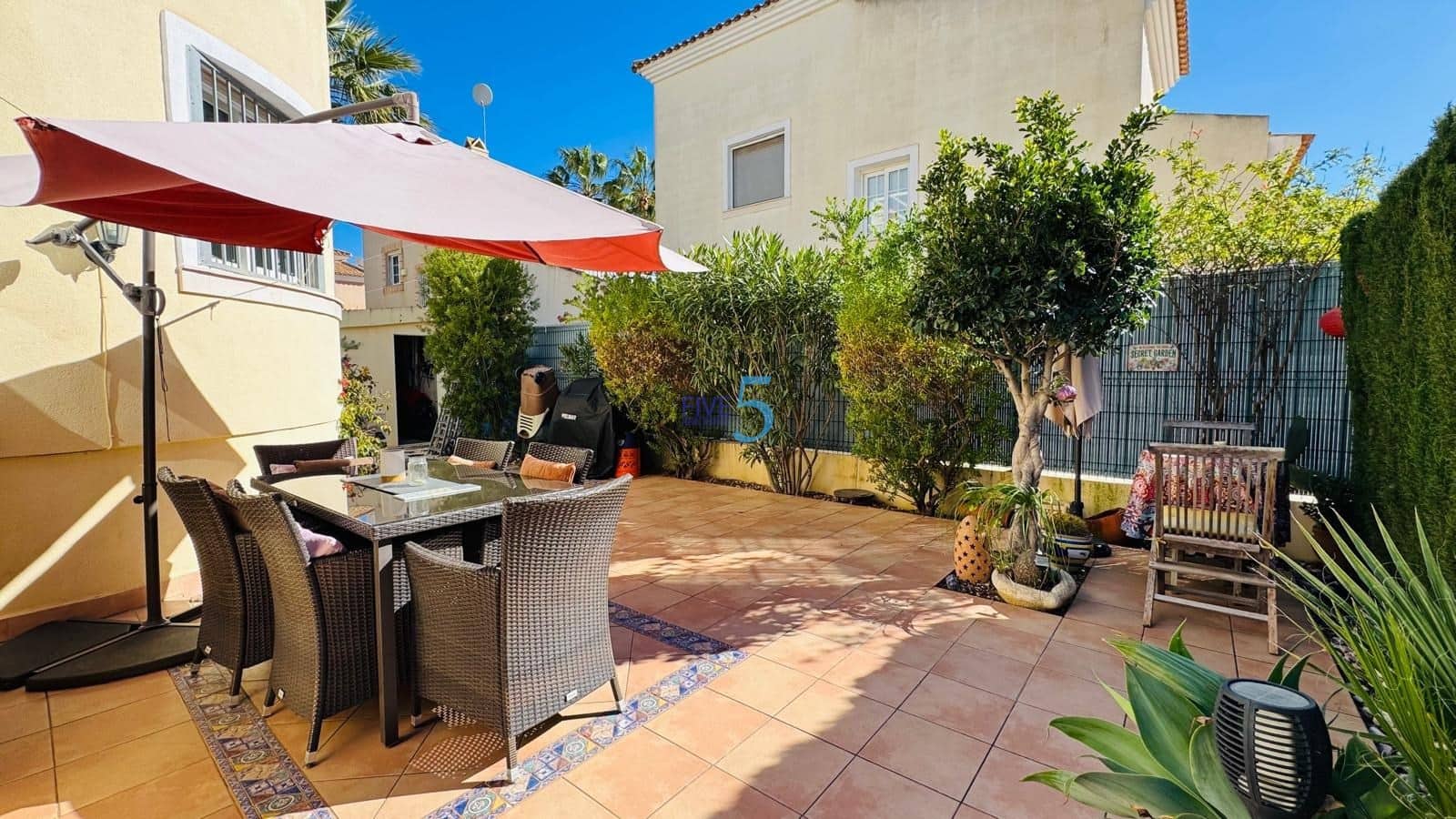 3 makuuhuone Huvila myytävänä paikassa Playa Flamenca mukana uima-altaan 
autotalli - 359 900 € (Ref: 9570345)