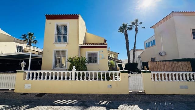 3 makuuhuone Huvila myytävänä paikassa Playa Flamenca, Orihuela mukana uima-altaan 
autotalli - 359 900 € (Ref: 9570345)