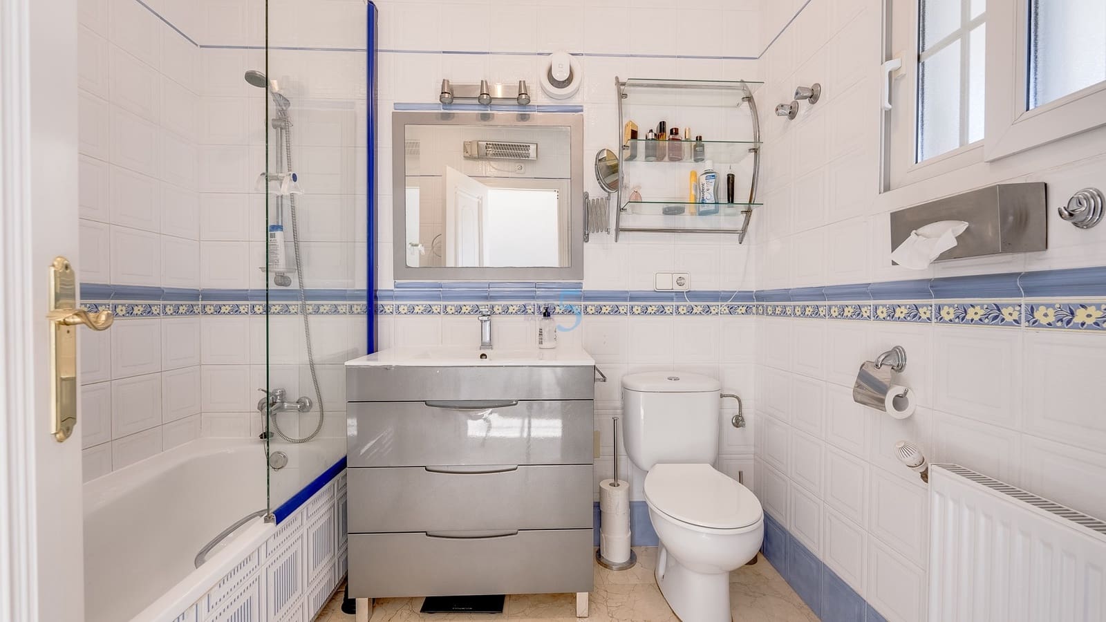 Chalet de 3 habitaciones en Playa Flamenca en venta con piscina garaje - 349.900 € (Ref: 9570345)