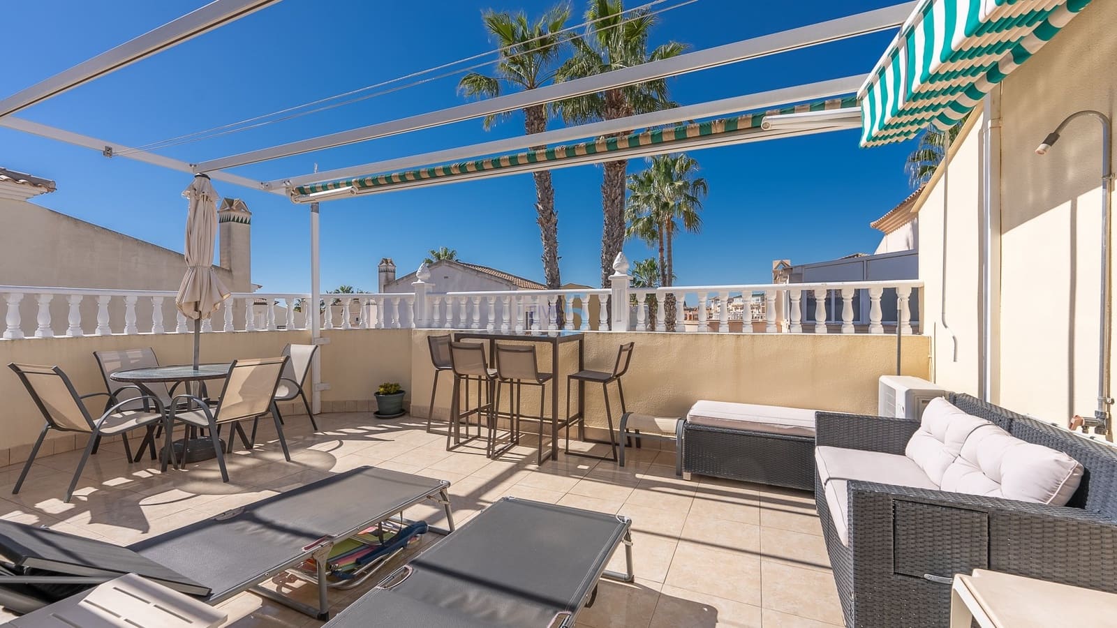 Chalet de 3 habitaciones en Playa Flamenca en venta con piscina garaje - 349.900 € (Ref: 9570345)