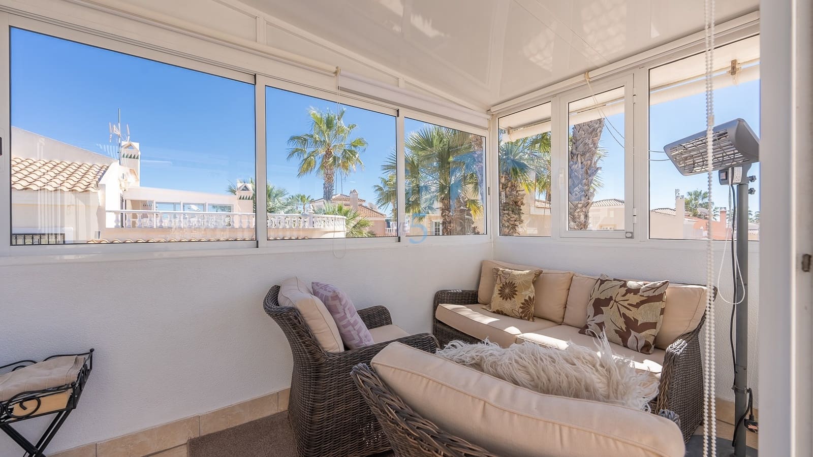 Chalet de 3 habitaciones en Playa Flamenca en venta con piscina garaje - 349.900 € (Ref: 9570345)