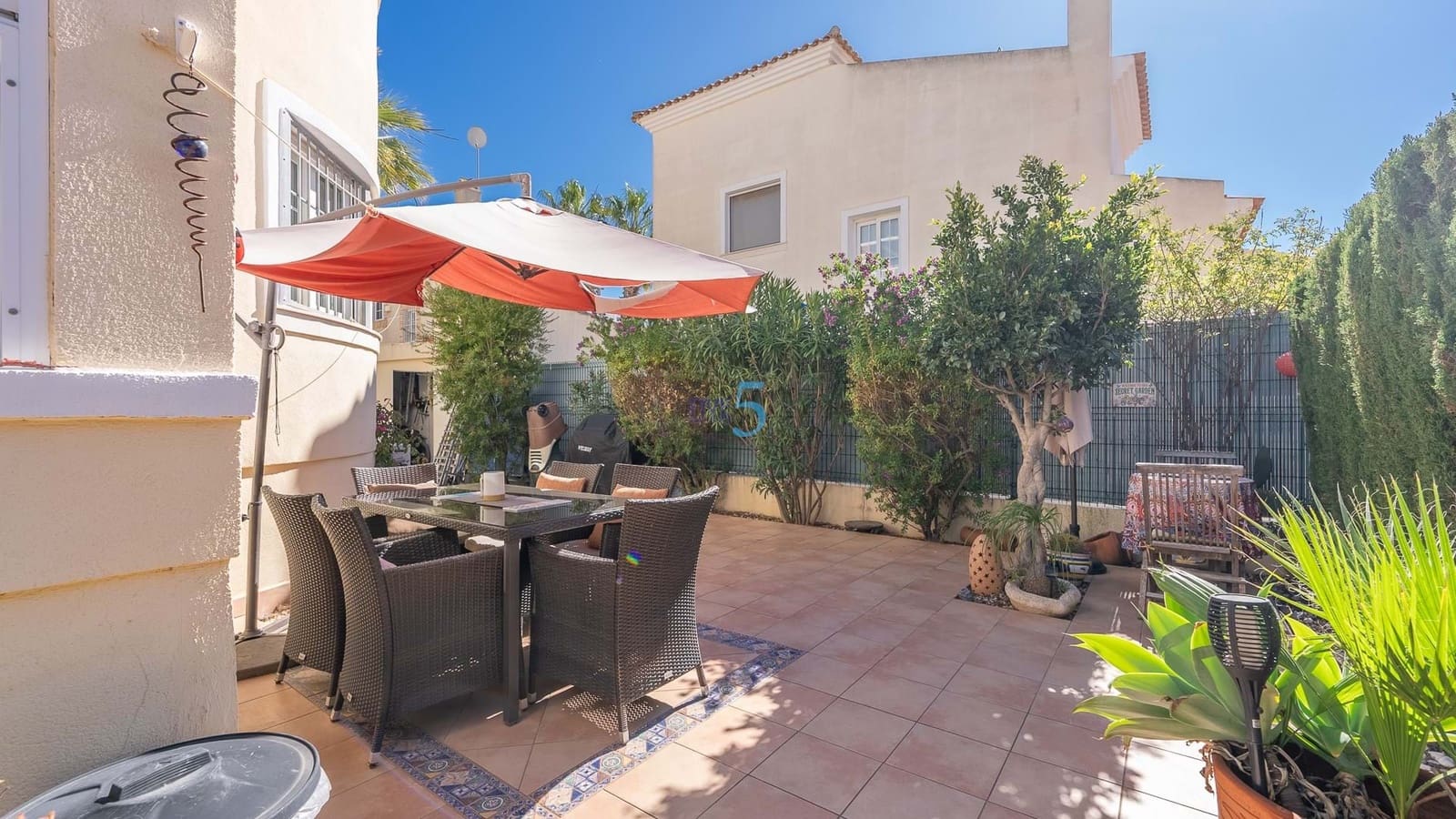 Chalet de 3 habitaciones en Playa Flamenca en venta con piscina garaje - 349.900 € (Ref: 9570345)