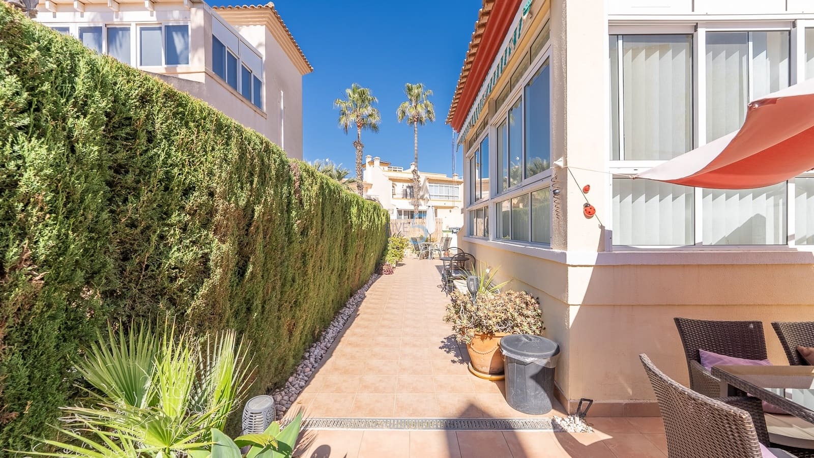 Chalet de 3 habitaciones en Playa Flamenca en venta con piscina garaje - 349.900 € (Ref: 9570345)