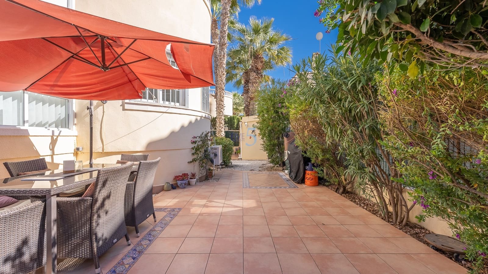 Chalet de 3 habitaciones en Playa Flamenca en venta con piscina garaje - 349.900 € (Ref: 9570345)