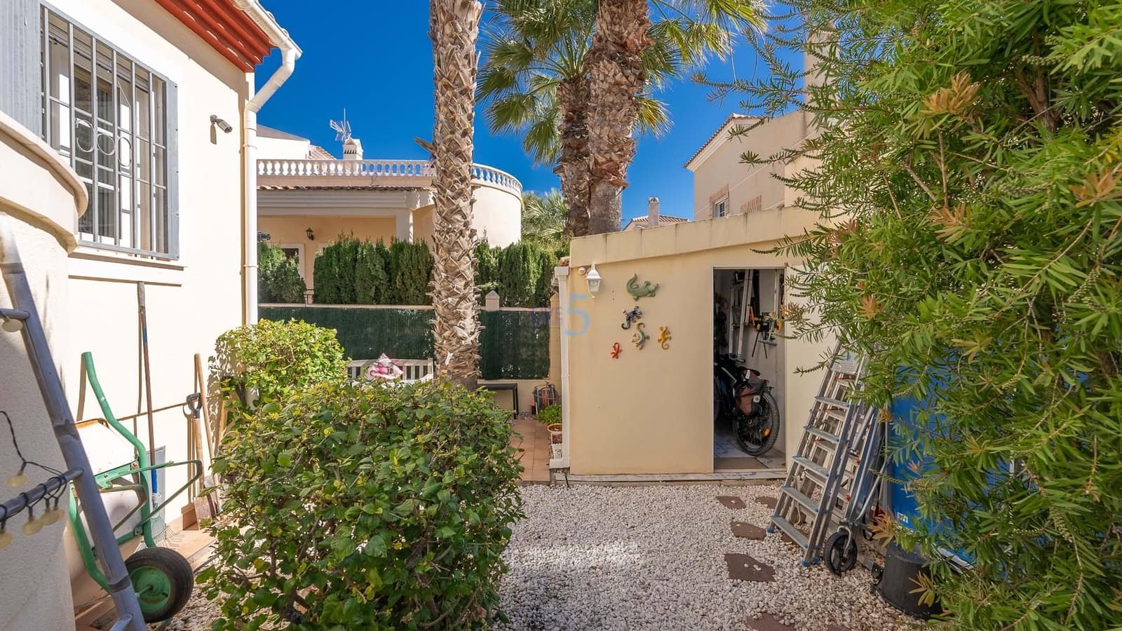 Chalet de 3 habitaciones en Playa Flamenca en venta con piscina garaje - 349.900 € (Ref: 9570345)