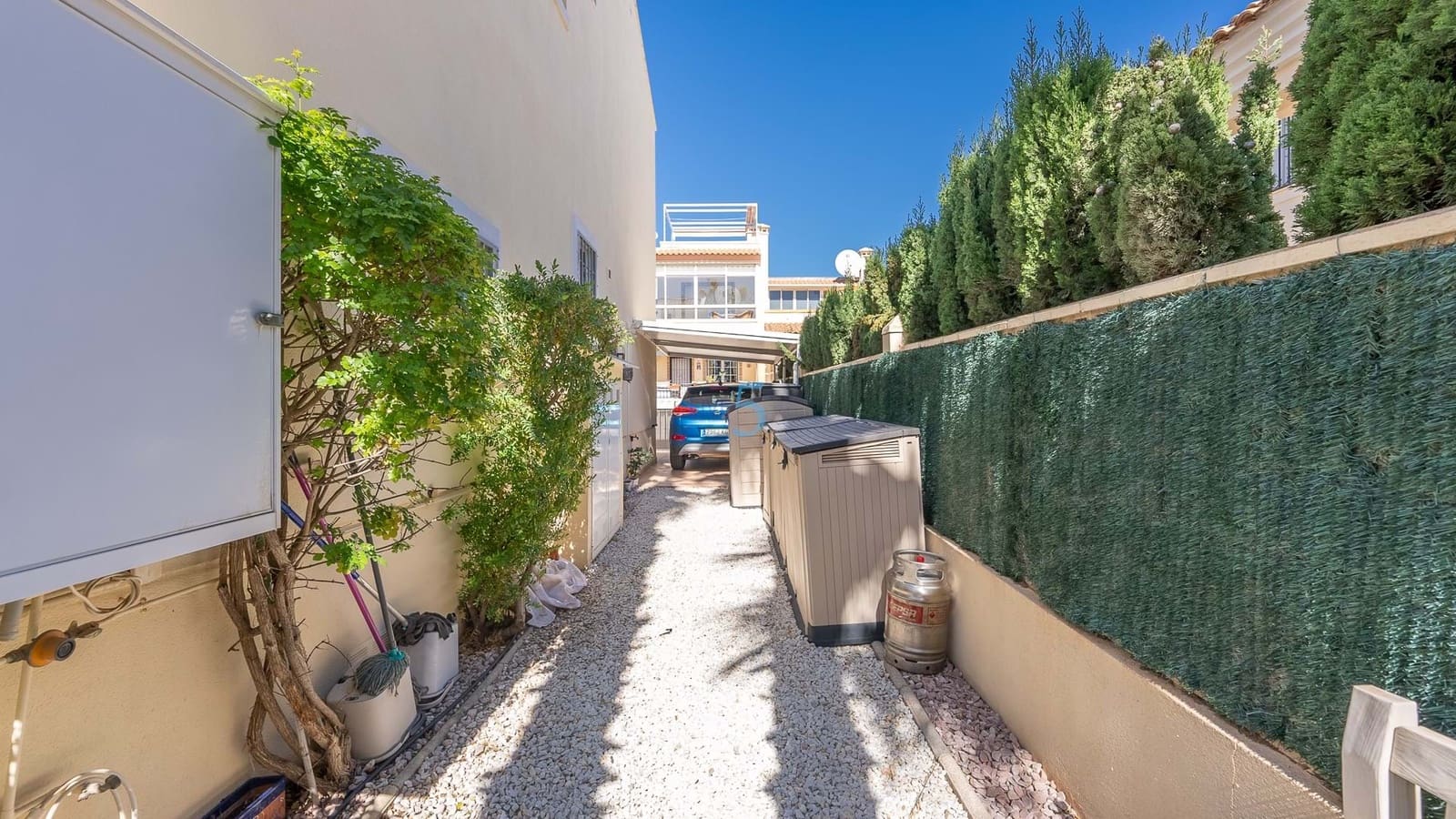 Chalet de 3 habitaciones en Playa Flamenca en venta con piscina garaje - 349.900 € (Ref: 9570345)