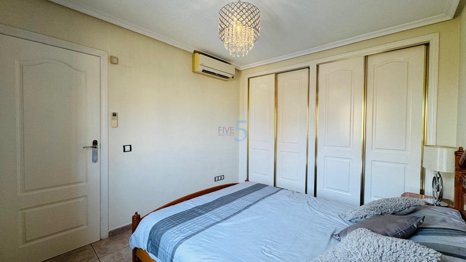 3 chambre Villa/Maison à vendre à Villamartin avec piscine garage - 329 000 € (Ref: 9570346)