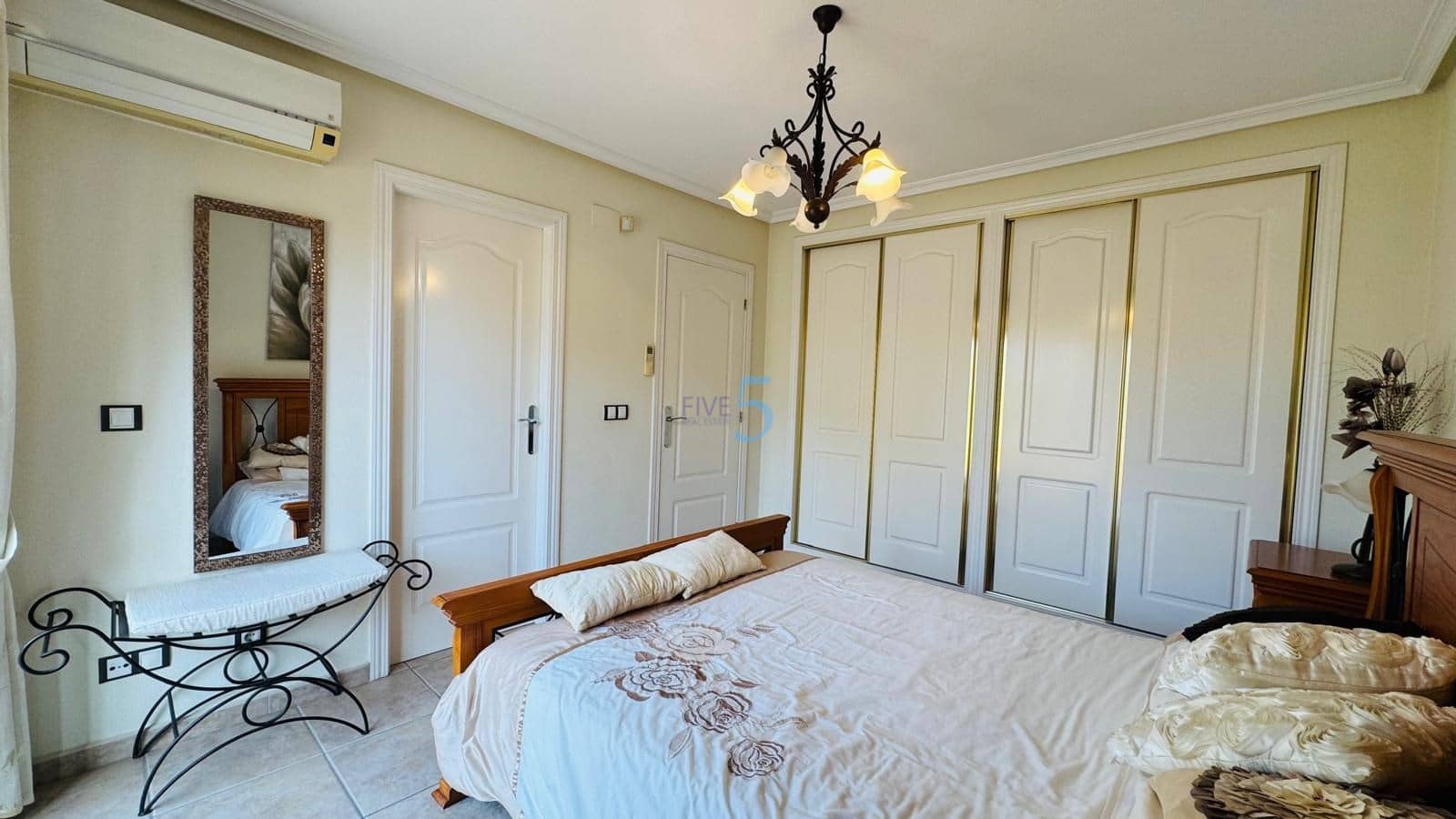 3 chambre Villa/Maison à vendre à Villamartin avec piscine garage - 329 000 € (Ref: 9570346)