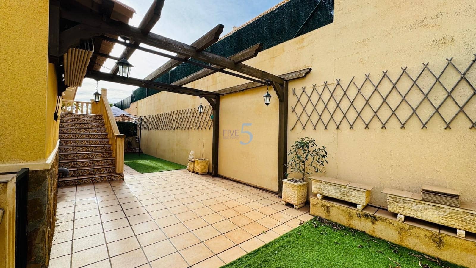 3 chambre Villa/Maison à vendre à Villamartin avec piscine garage - 329 000 € (Ref: 9570346)