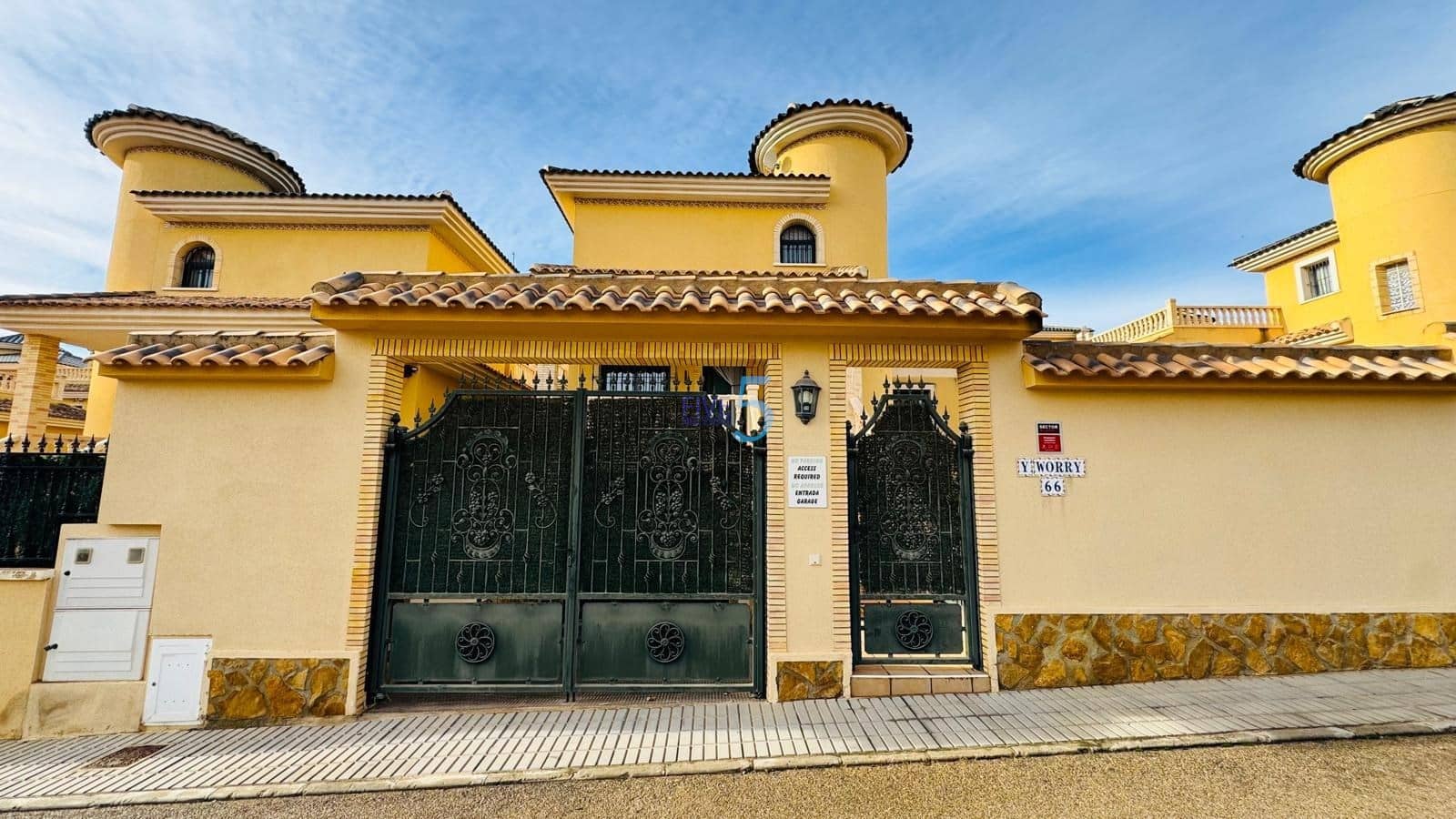 3 chambre Villa/Maison à vendre à Villamartin avec piscine garage - 329 000 € (Ref: 9570346)