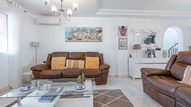 Chalet de 3 habitaciones en Lo Crispin, Algorfa en venta con piscina - 349.995 € (Ref: 9571990)