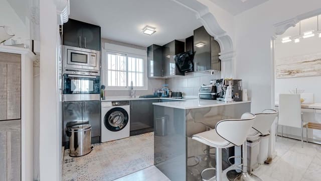 Chalet de 3 habitaciones en Lo Crispin, Algorfa en venta con piscina - 349.995 € (Ref: 9571990)