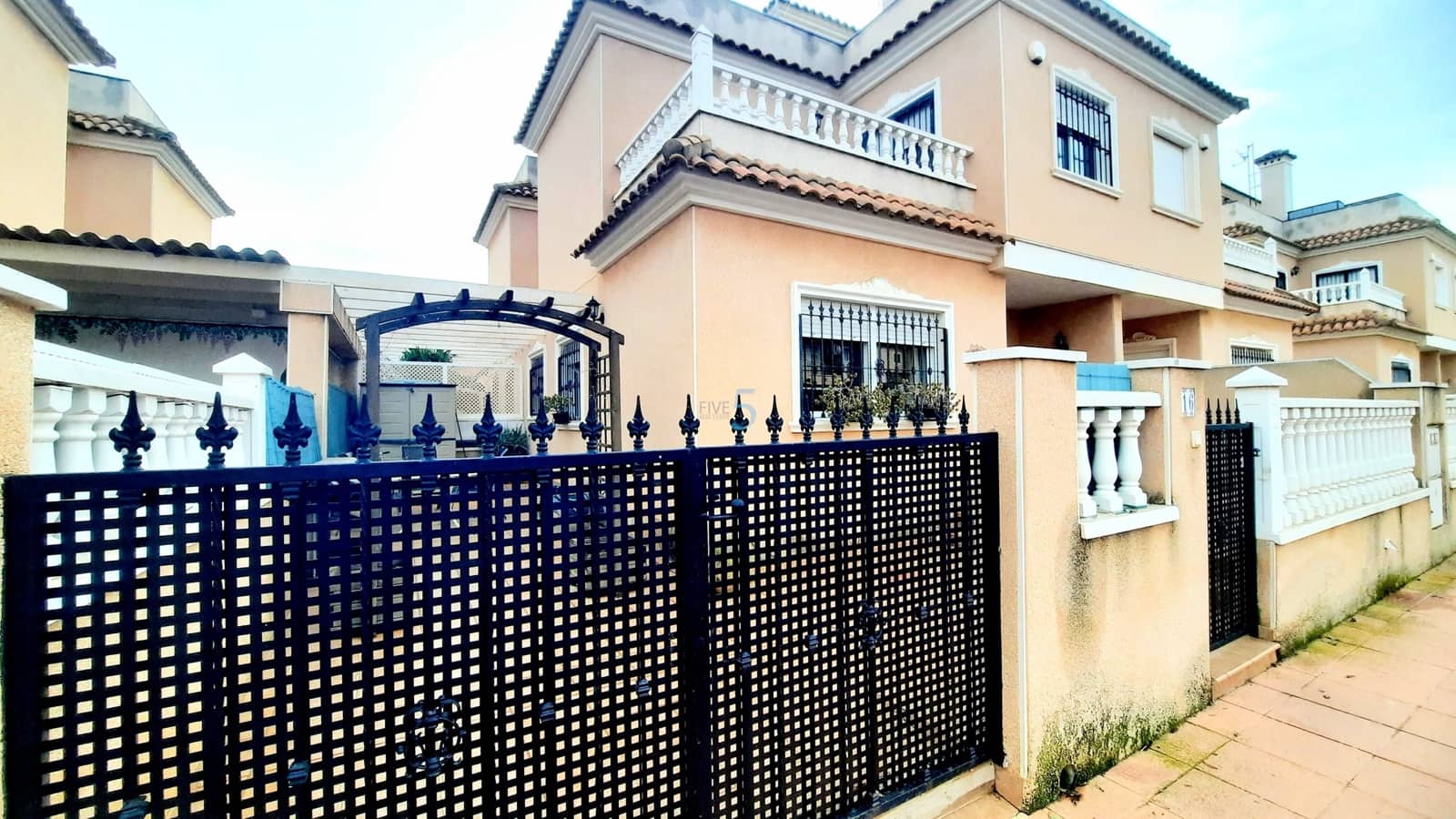 2 sypialnia Dom na sprzedaż w Los Alcazares z basenem - 185 000 € (Ref: 9575126)